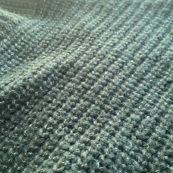 Green sweater - Picture 4 of 5